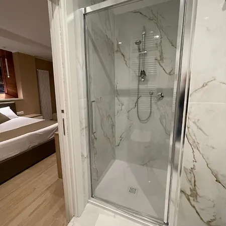 Martini 2 招待所 4*